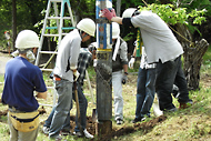 トーテムポールの撤去作業